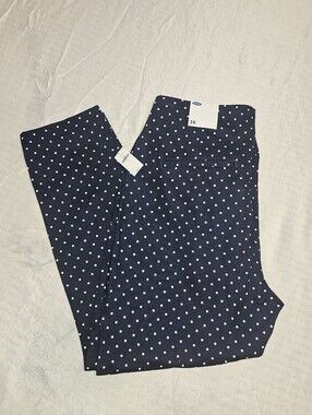 Old Navy Pixie Ankle Pants in a navy and white polka dot pattern 16